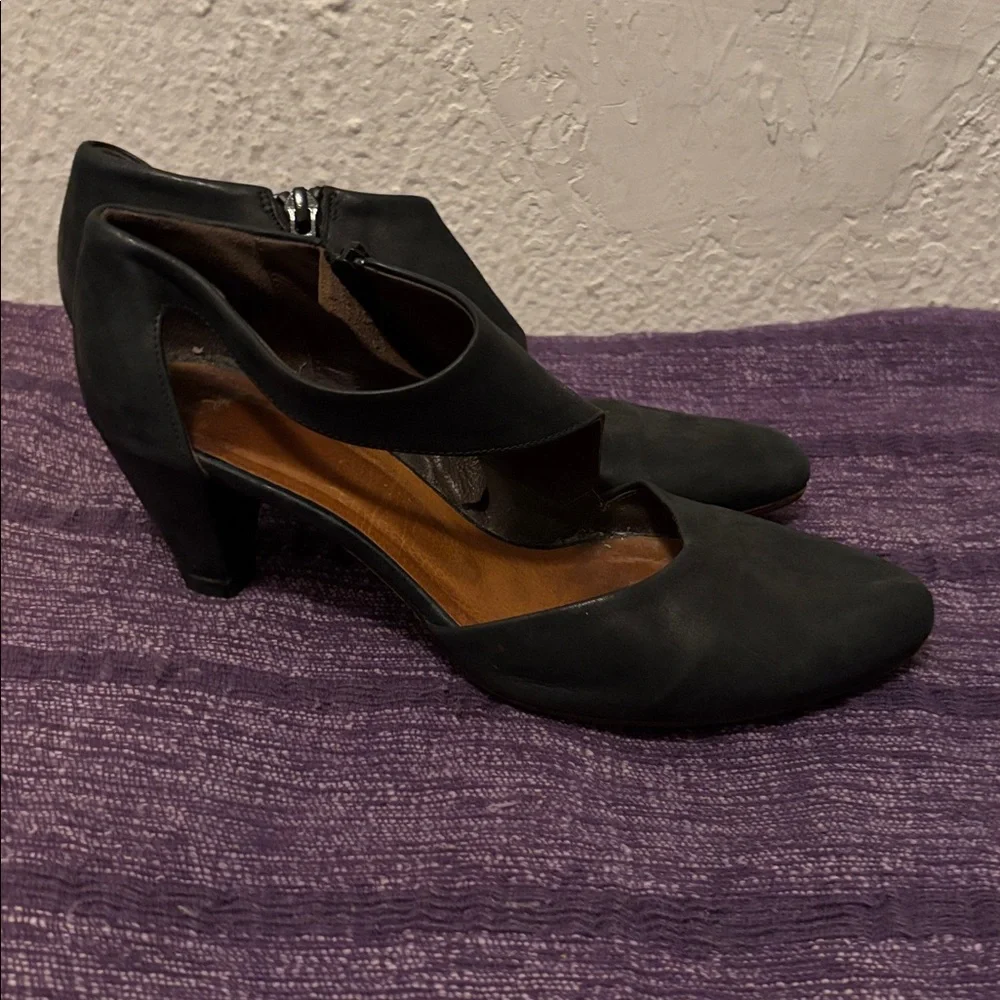COCLICO Black “Sarah” Shoes - Picture 2 of 9